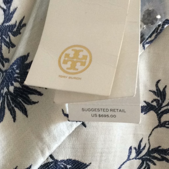 Dress - Picture 7 of 8